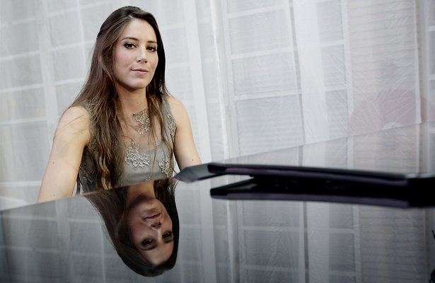 Iris Hond op zoek naar de liefde in Net5-datingshow